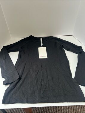 lululemon athletica women’s Black Long Sleeve Crew Shirt